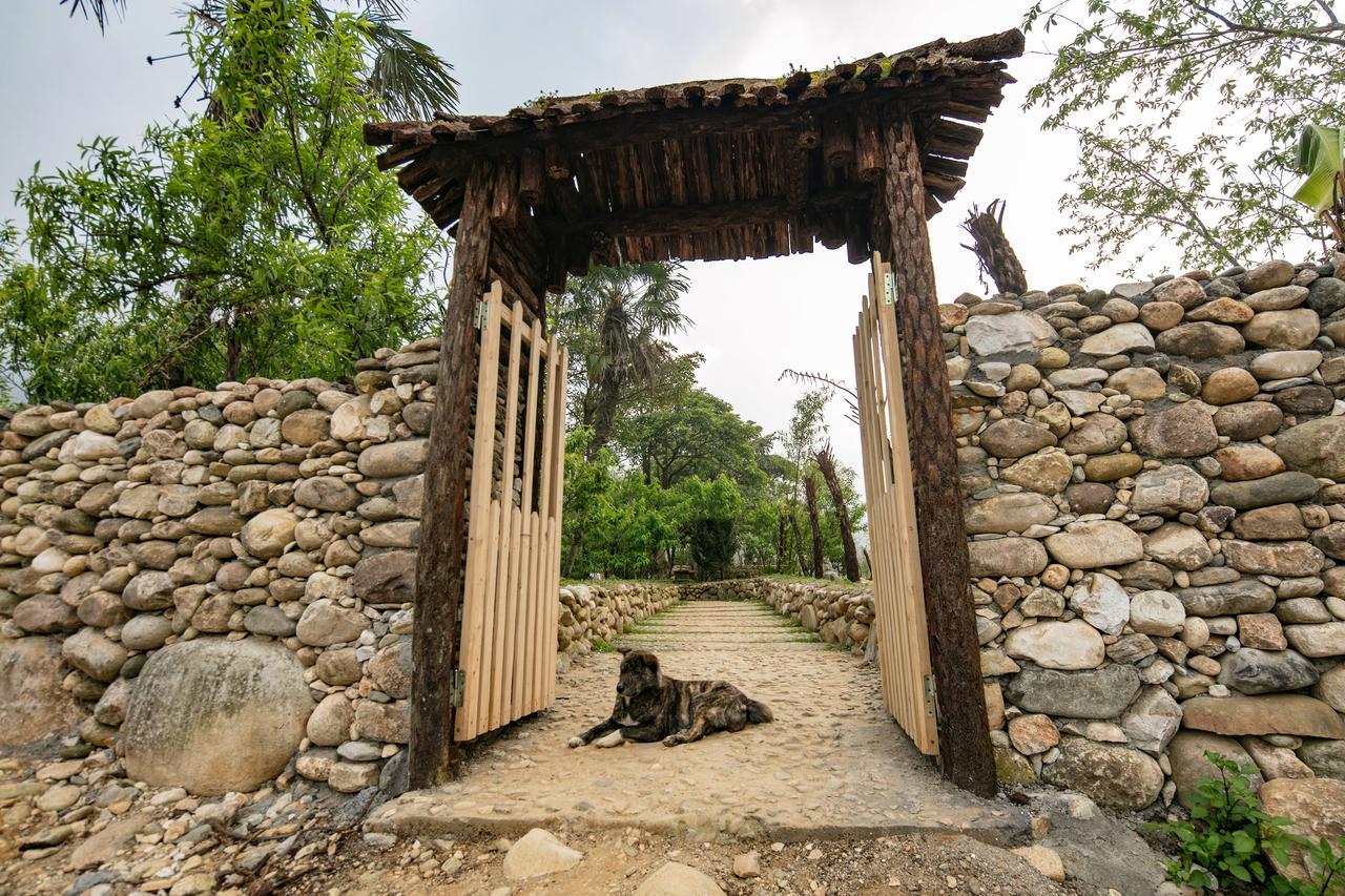 Tavan Riverside Ecolodge ซาปา ภายนอก รูปภาพ