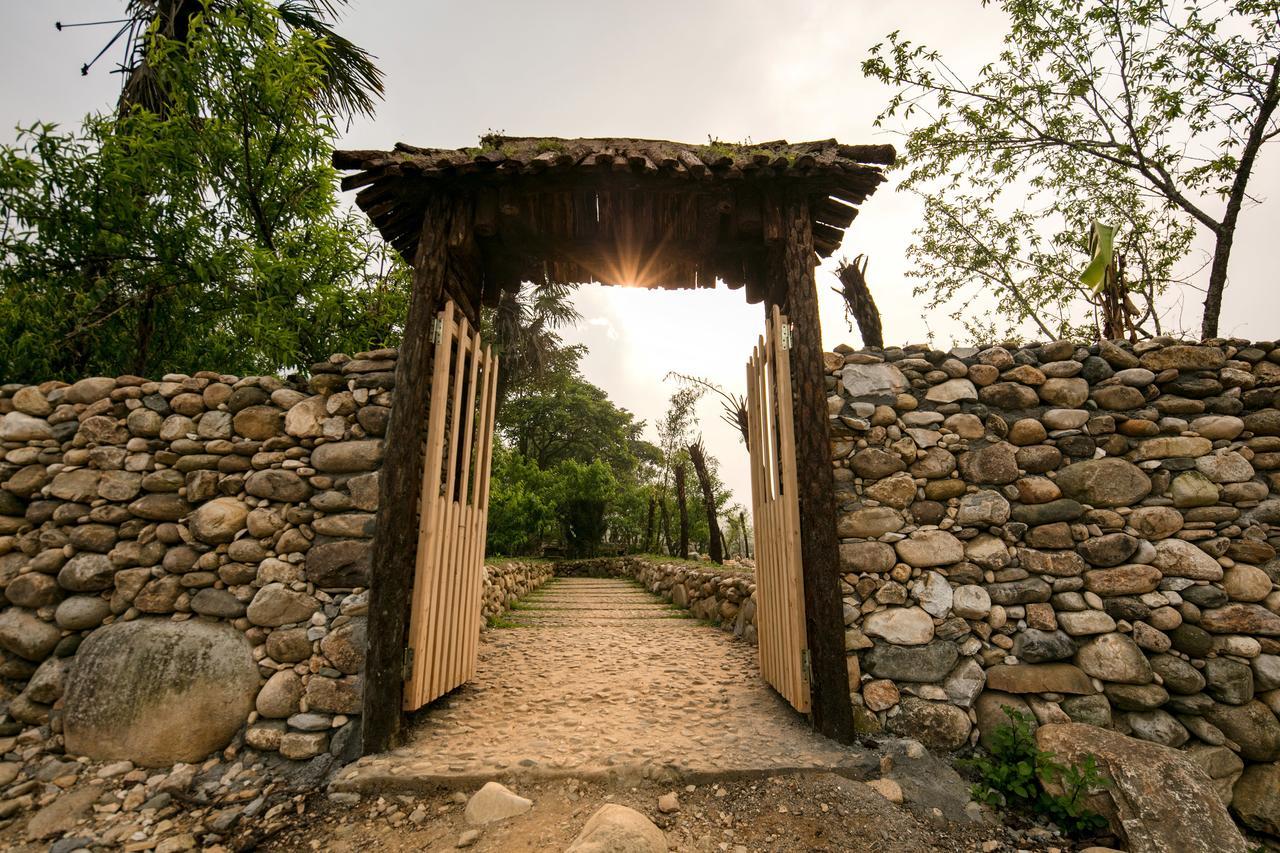 Tavan Riverside Ecolodge ซาปา ภายนอก รูปภาพ